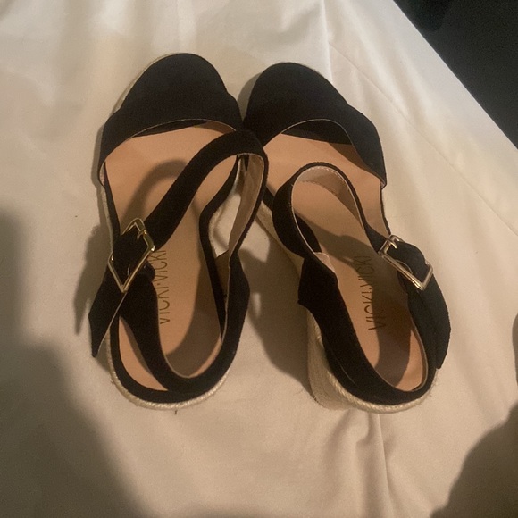 Heels - Picture 2 of 3